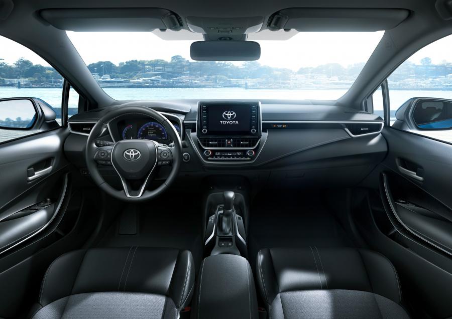 Торпедо Toyota Corolla XSE Hatchback 2018 года  (NA) (фото 24 из 88)
